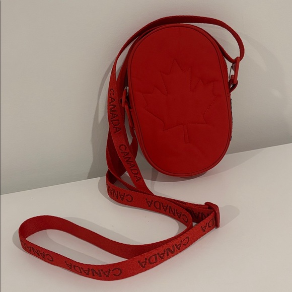 LULULEMON Future Legacy team Canada crossbody bag red adjustable strap full zip - Picture 4 of 16